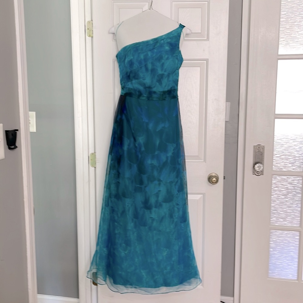 Rene Ruiz size 6 formal gown